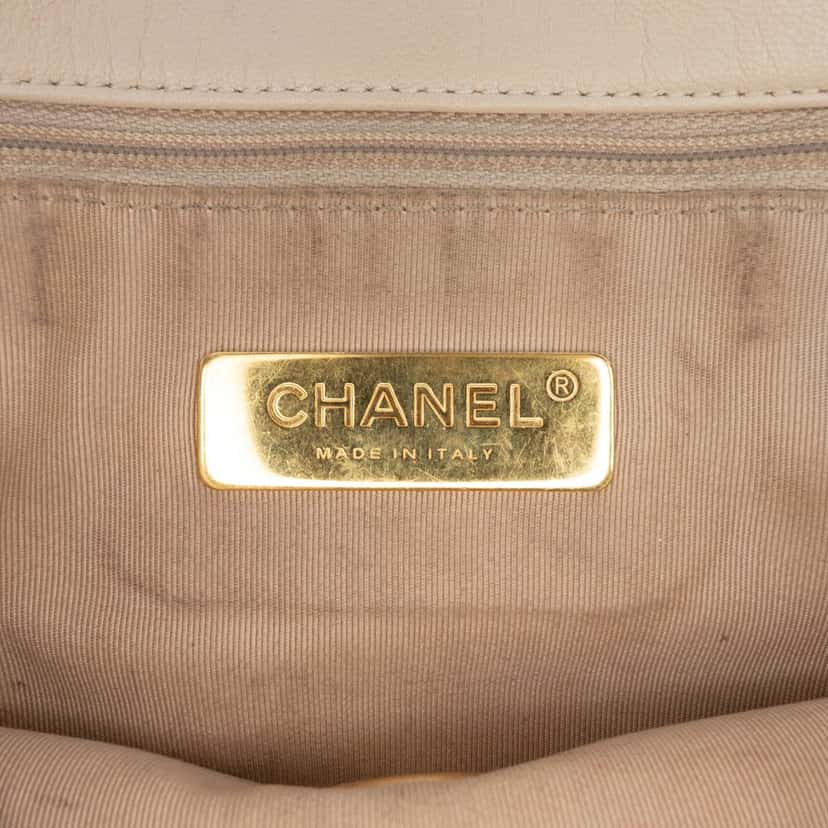 Chanel Medium Lambskin 19 Flap Beige Leather Very good condition - Box View