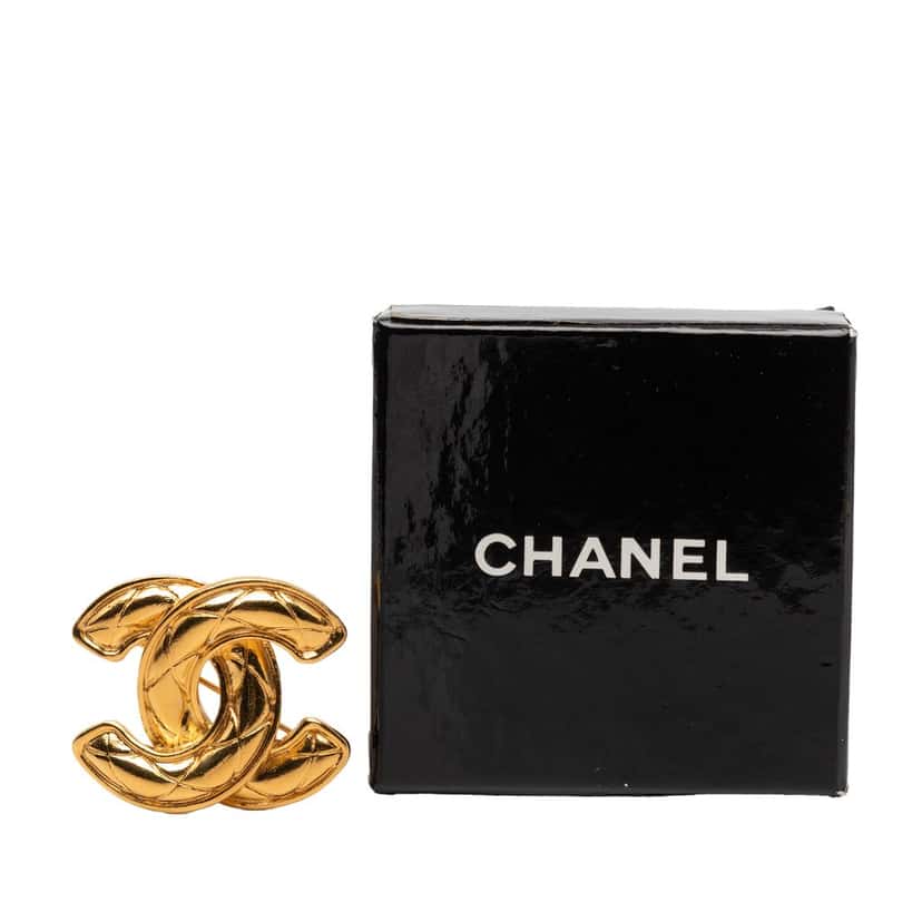 Chanel CC Quilted Gold Plated Pin Brooch Gold Metal Very good condition - Model View