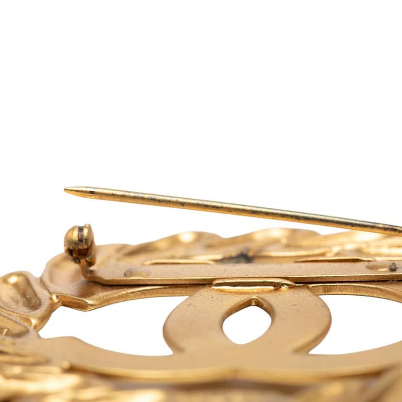 Chanel CC Gold Plated Round Brooch Gold Metal Very good condition - Inside View