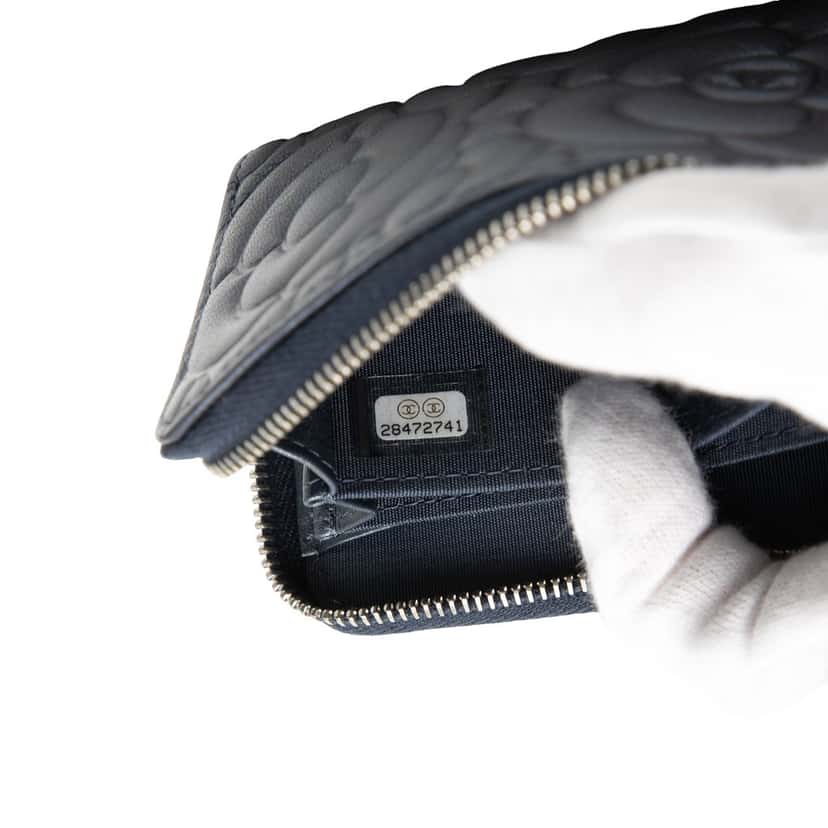 Chanel CC Grained Calfskin Camellia Embossed Zip Coin Purse Other Leather Very good condition - Model View