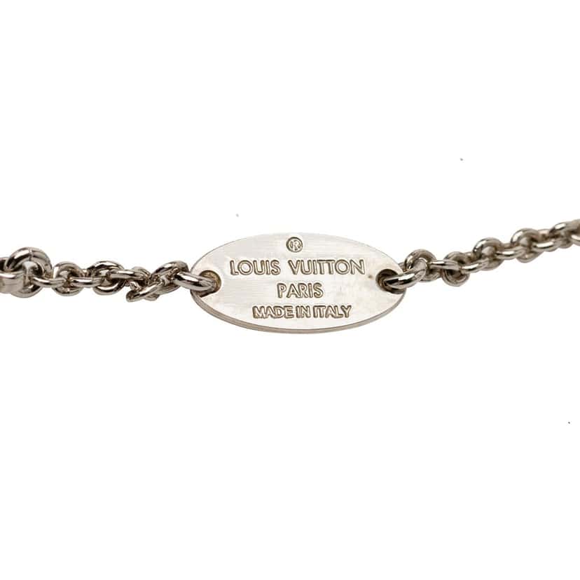 Louis Vuitton Silver Plated Essential V Supple Necklace Silver Metal Very good condition - Model View