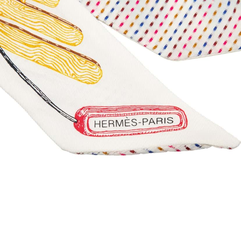 Hermès Chevaloscope Pointille Silk Twilly Scarf White Very good condition - Inside View