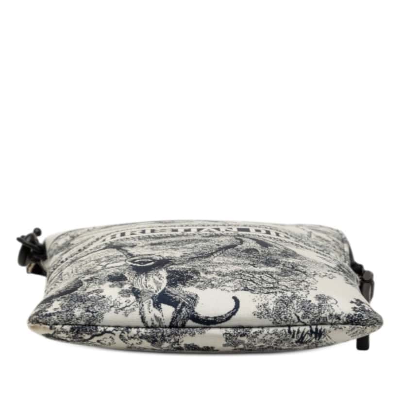 Dior Technical Fabric Embroidered Toile De Jouy DiorTravel Multifunction Pouch Blue Very good condition - Inside View