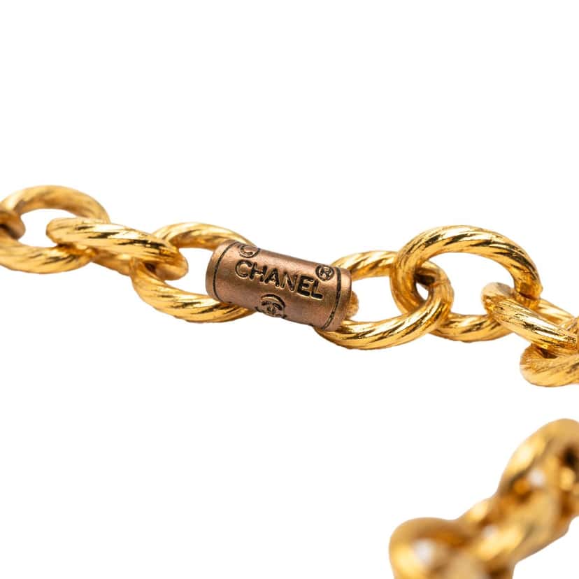 Chanel CC Gold Plated Medallion Coin Charm Pendant Necklace Gold Metal Very good condition - Model View