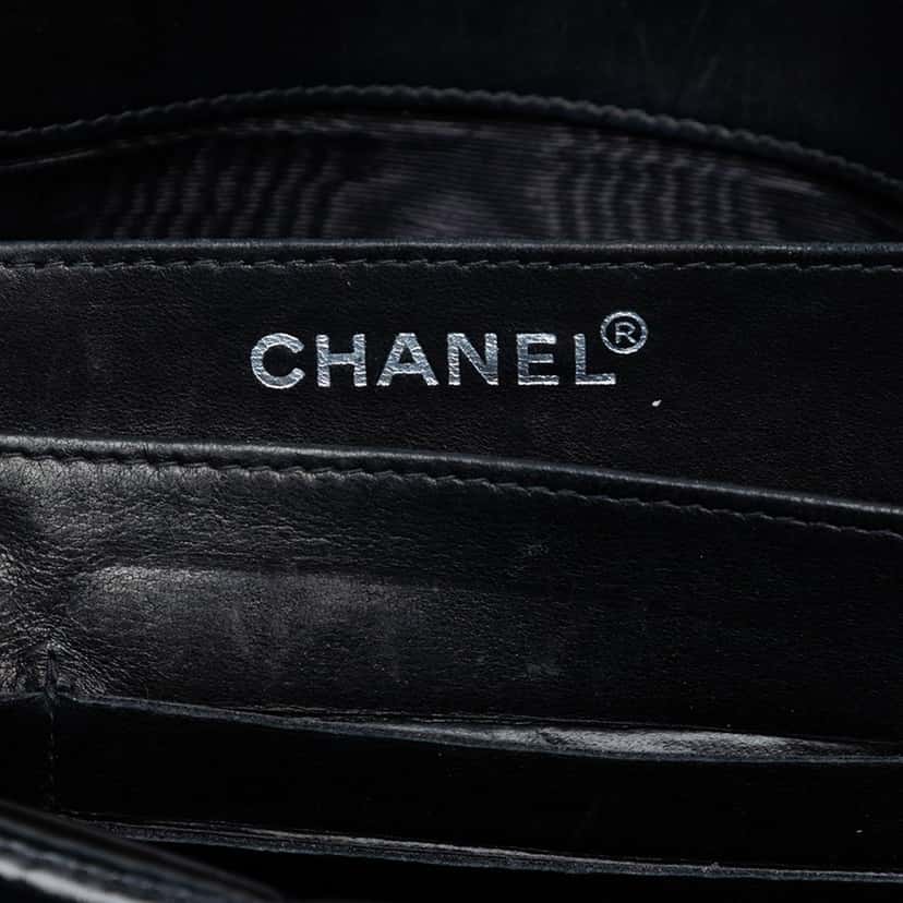 Chanel CC Chocolate Bar Patent Clutch on Chain Black Leather Very good condition - Box View