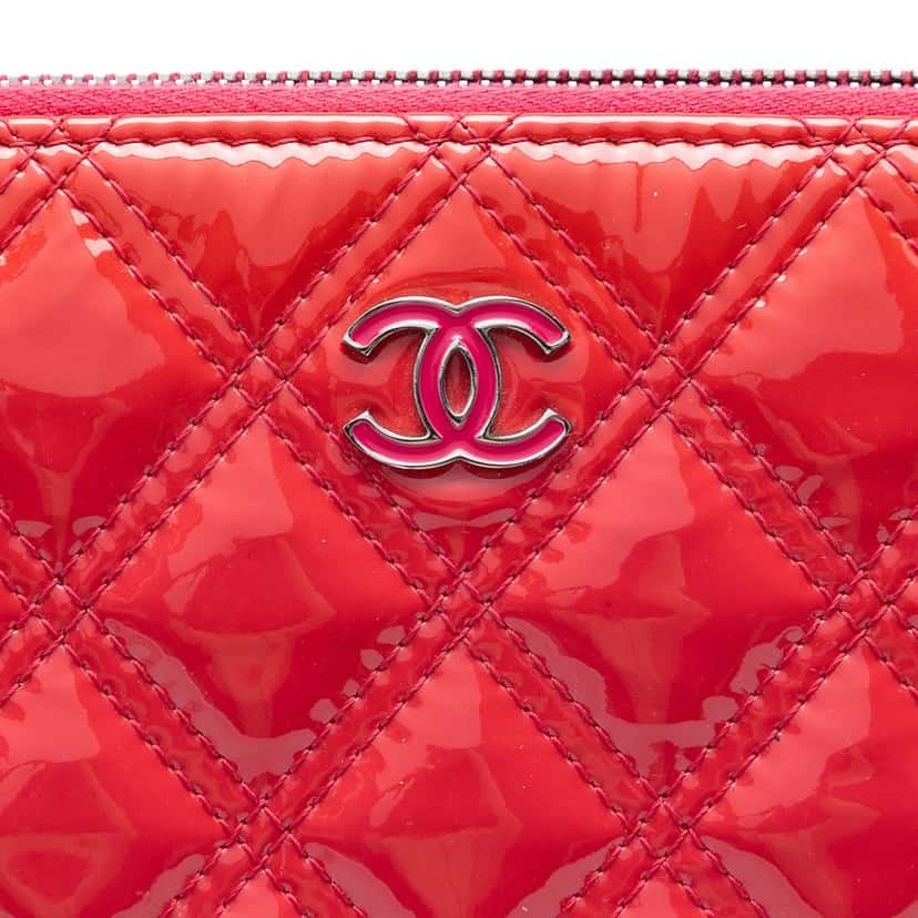 Chanel Large Quilted Patent O Case Clutch Red Leather Very good condition - Box View