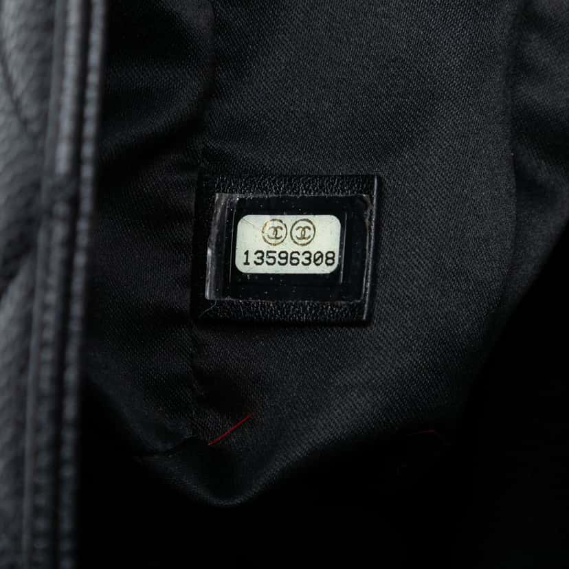 Chanel Caviar Grand Shopping Tote Black Leather Very good condition - Box View