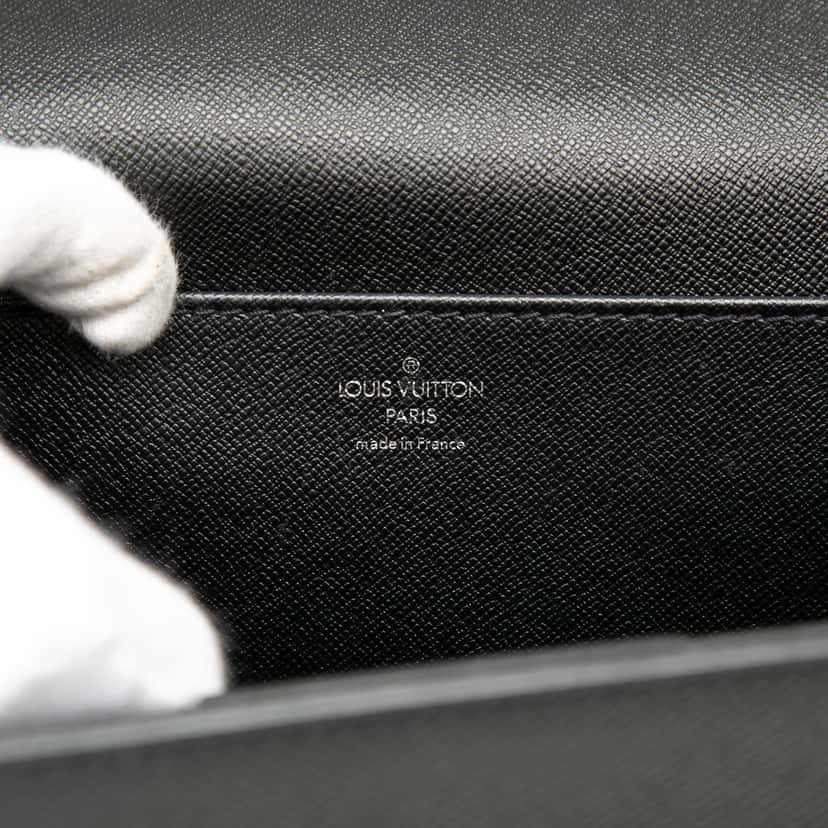 Louis Vuitton Taiga Robusto 2 Black Leather Good condition - Box View