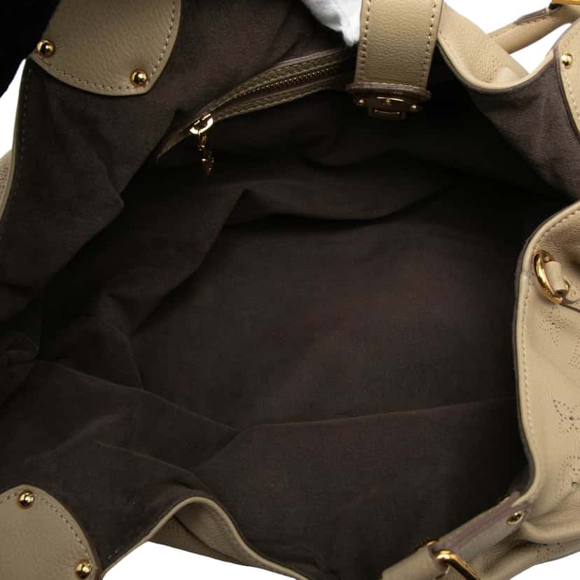 Louis Vuitton Monogram Mahina L Hobo Beige Leather Very good condition - Model View