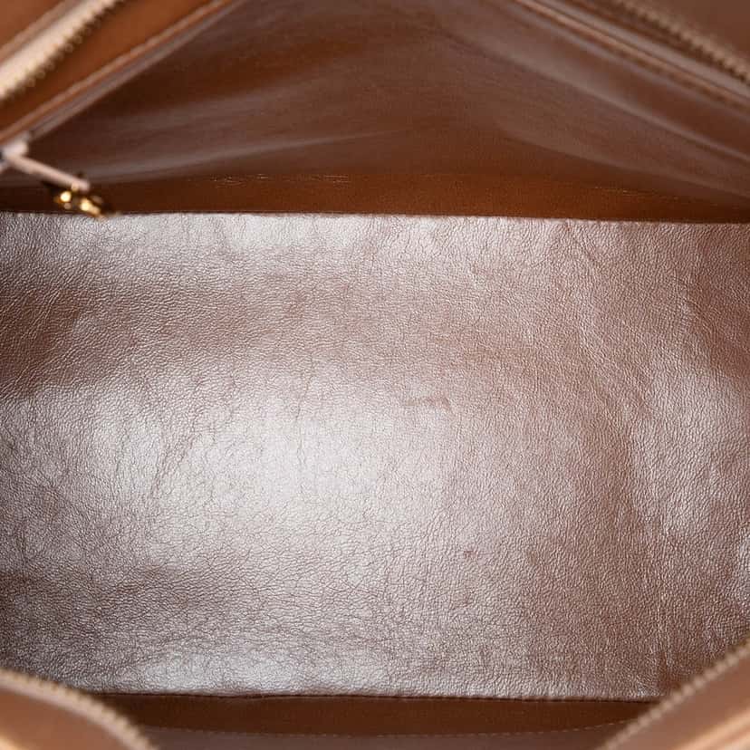 Chanel Lambskin Medallion Tote Beige Leather Very good condition - Model View