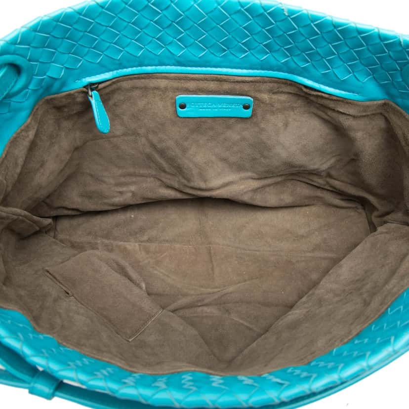 Bottega Veneta Medium Nappa Intrecciato Garda Tote Blue Leather Very good condition - Model View
