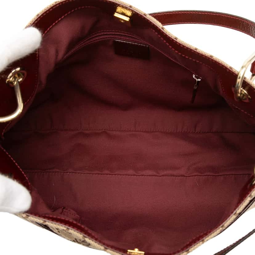 Gucci GG Canvas Eclipse Shoulder Bag Beige Good condition - Model View