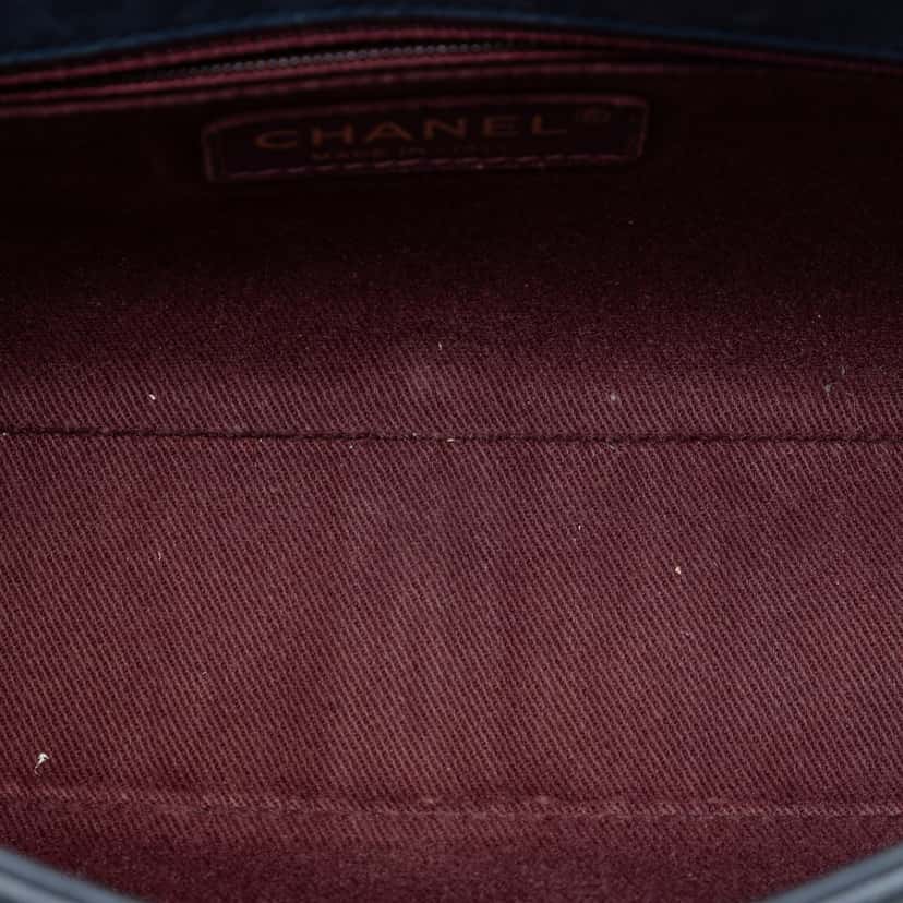 Chanel Medium CC Quilted Iridescent Calfskin Sheriff Star Flap Blue Leather Very good condition - Model View