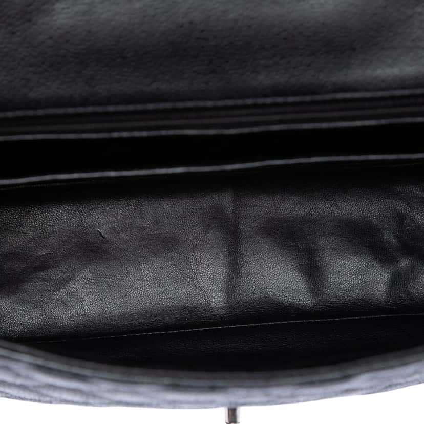Chanel Jumbo Classic Caviar Single Flap Black Leather Very good condition - Model View