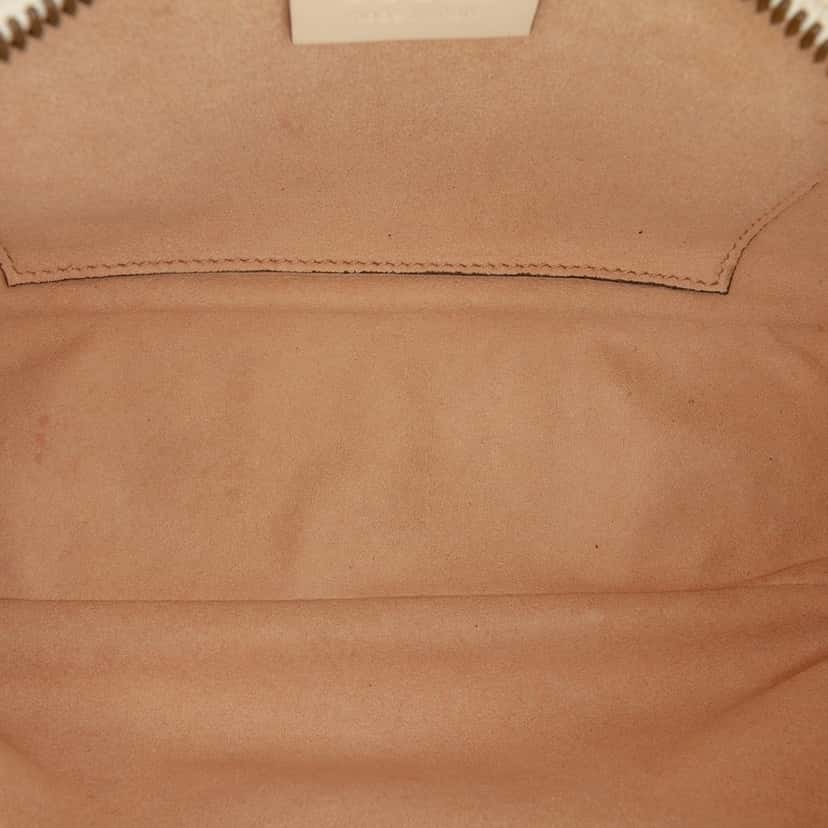 Gucci Small GG Marmont Matelasse Leather Crossbody White Leather Very good condition - Model View