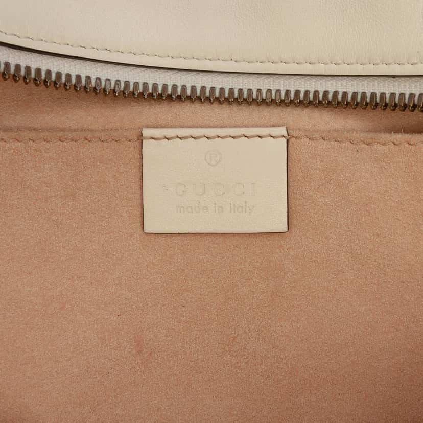 Gucci Small GG Marmont Matelasse Leather Crossbody White Leather Very good condition - Box View