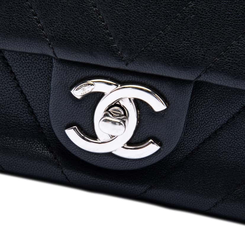 Chanel Mini CC Chevron Calfskin Single Flap Black Leather Very good condition - Box View
