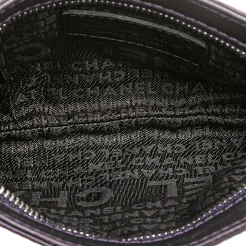 Chanel Embossed Lambskin Camellia Chain Pochette Purple Leather Very good condition - Model View