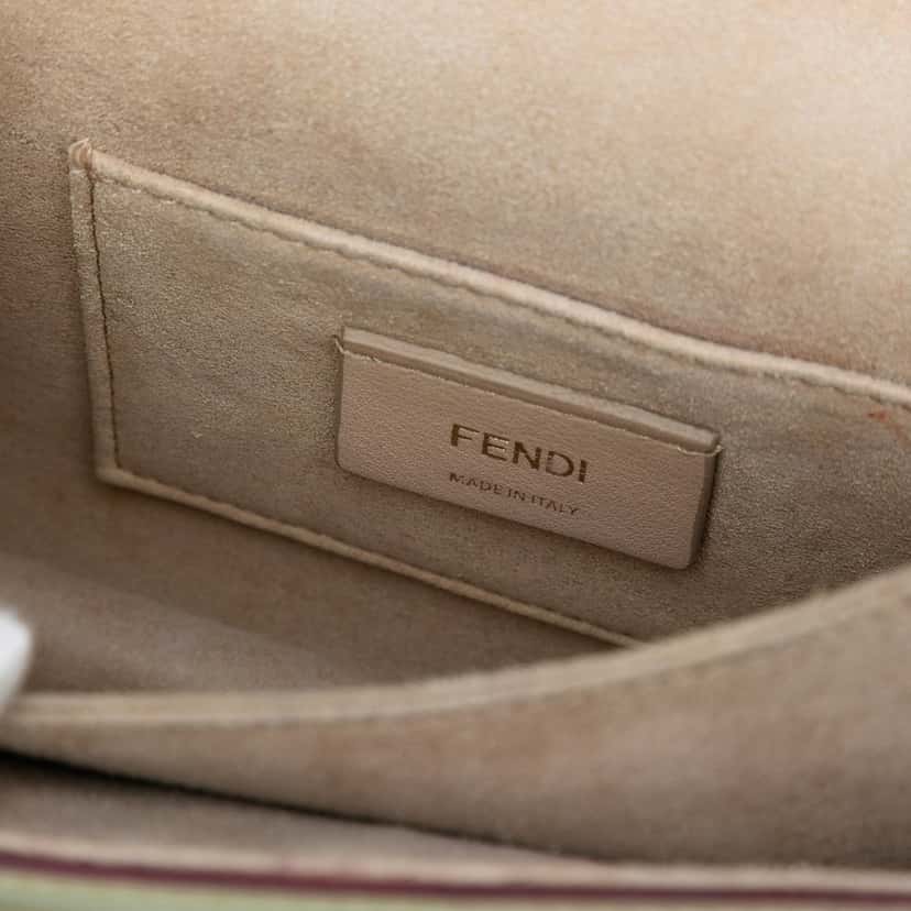Fendi Small Scalloped Leather Kan I Crossbody White Leather Good condition - Box View