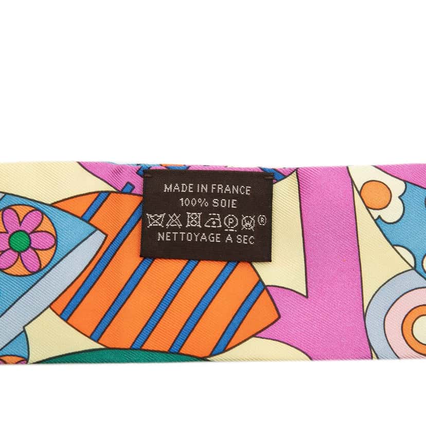 Hermès Les Murmures De La Foret Silk Twilly Scarf Pink Never worn - Inside View