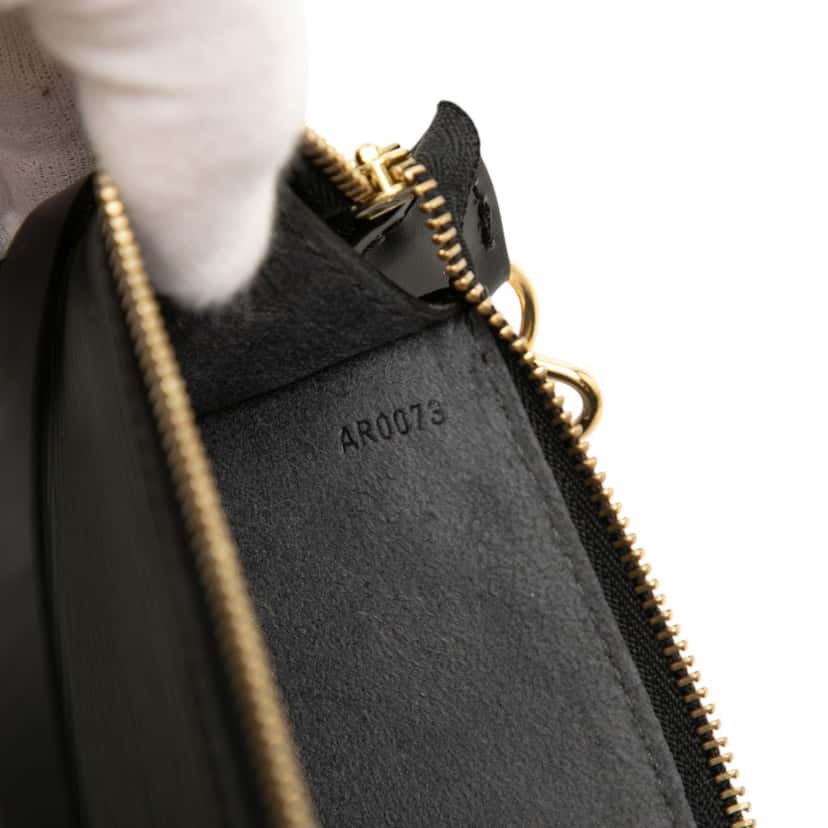 Louis Vuitton Epi Pochette Accessoires Black Leather Very good condition - Box View