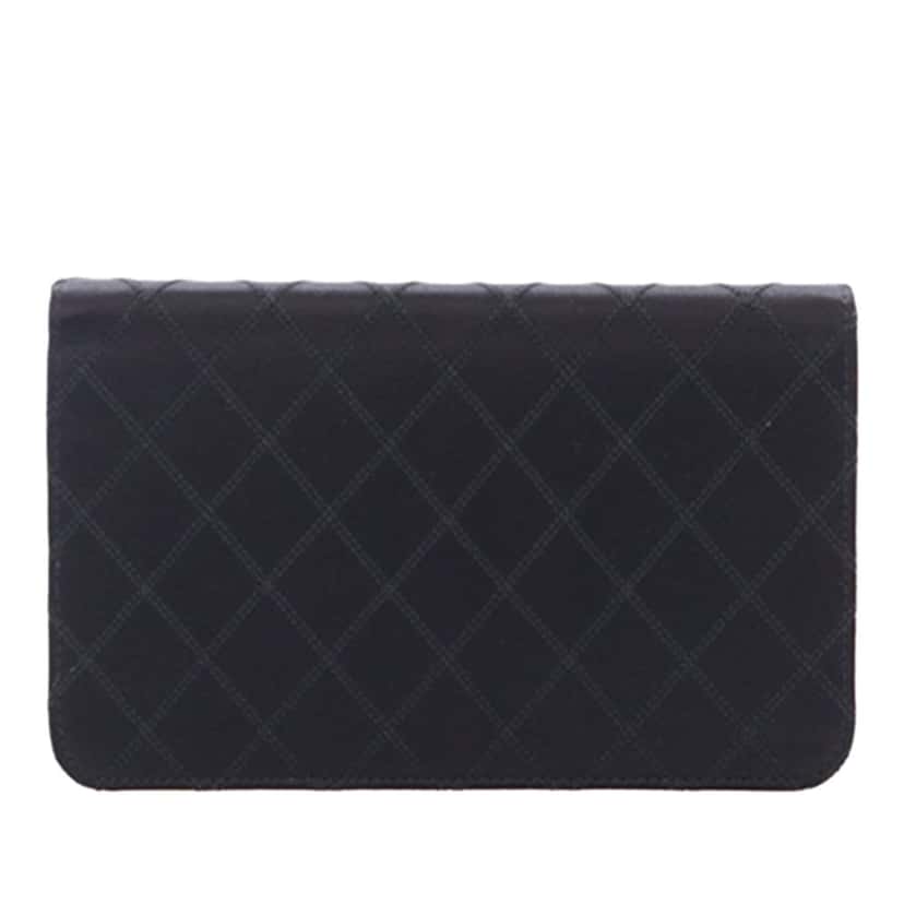 Chanel Bicolor Satin Diamond Stitch Wallet On Chain Black Very good condition - Model View