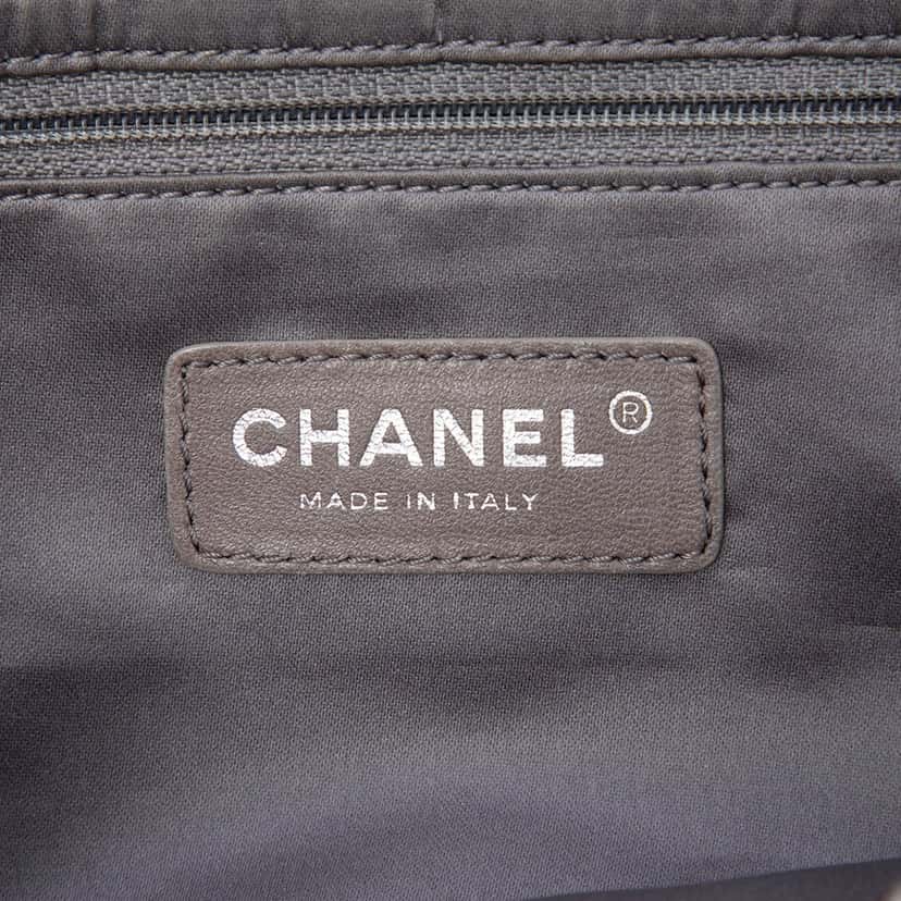 Chanel Medium Reissue Perforated Calfskin Drill Flap Silver Leather Very good condition - Box View
