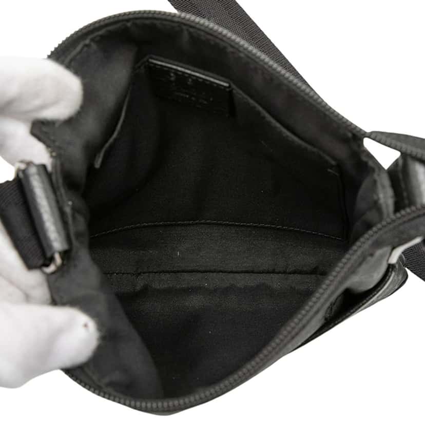 Gucci GG Nylon Crossbody Black Very good condition - Model View