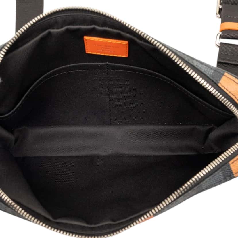 Louis Vuitton Damier Graphite Giant Alpha Messenger Bag Black Very good condition - Model View