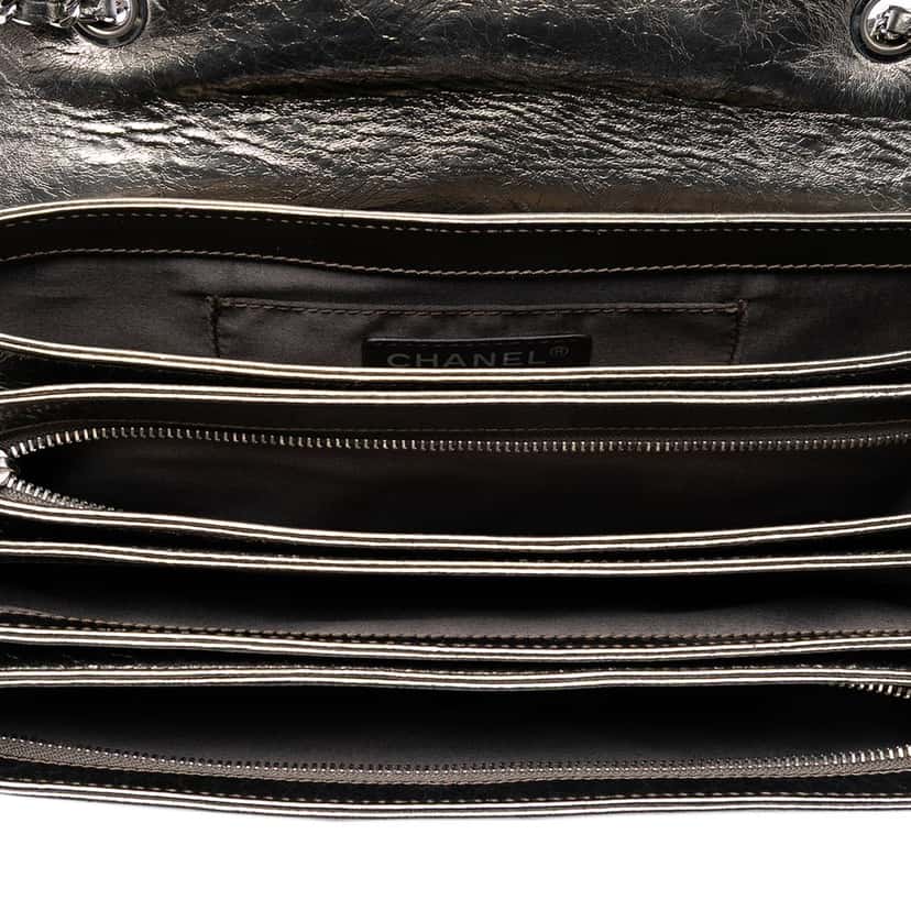 Chanel Medium Metallic Crackled Calfskin Clams Pocket Flap Silver Leather Very good condition - Model View