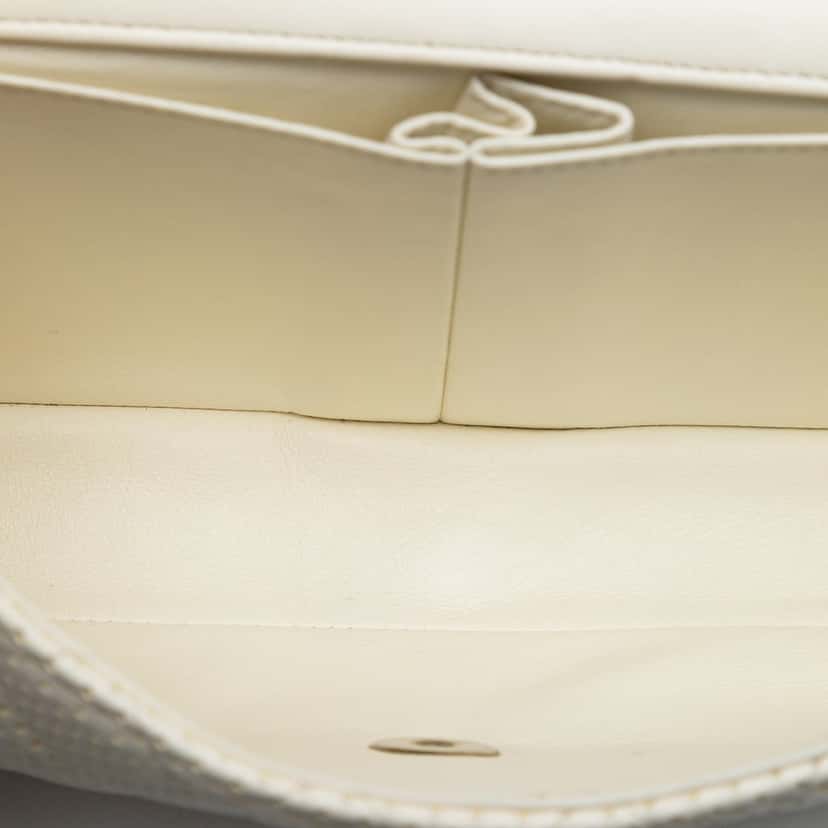 Chanel Classic Perforated Lambskin East West Flap White Leather Very good condition - Model View