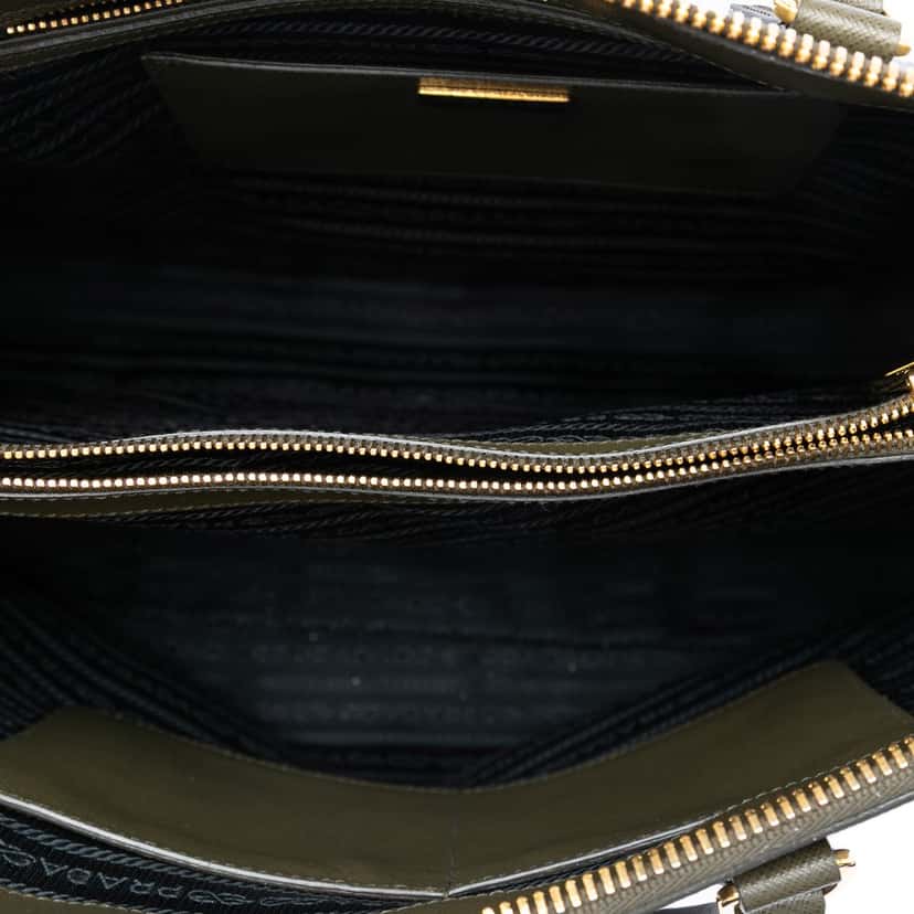 Prada Extra Large Saffiano Lux Promenade Satchel Green Leather Very good condition - Model View