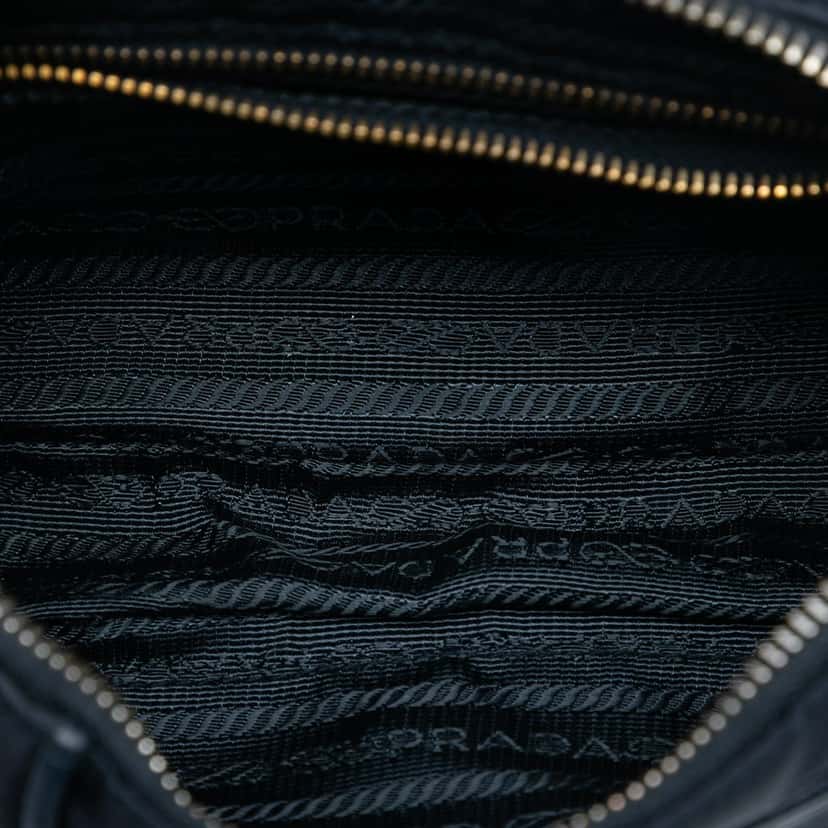 Prada Saffiano Trimmed Tessuto Chain Crossbody Blue Very good condition - Model View