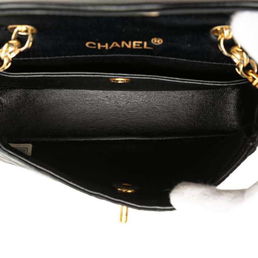 Chanel CC Quilted Satin Bijoux Chain Single Flap Black Very good condition - Model View