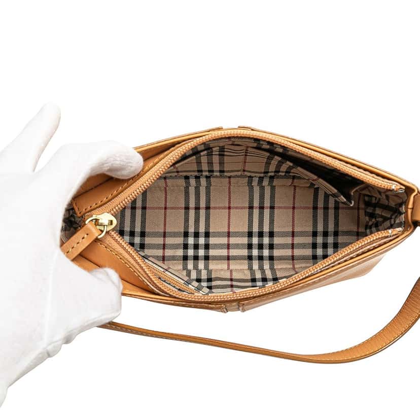 Burberry Leather Shoulder Bag Brown Leather Very good condition - Model View