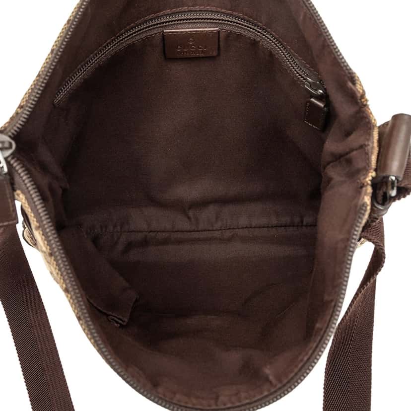 Gucci GG Canvas Crossbody Beige Very good condition - Model View