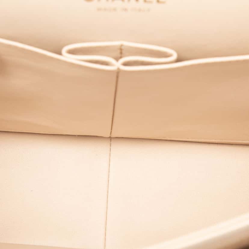 Chanel Jumbo Classic Caviar Double Flap Beige Leather Very good condition - Model View