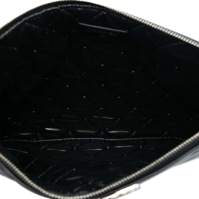 Chanel Medium Quilted Lambskin Boy O Case Clutch Black Leather Very good condition - Model View