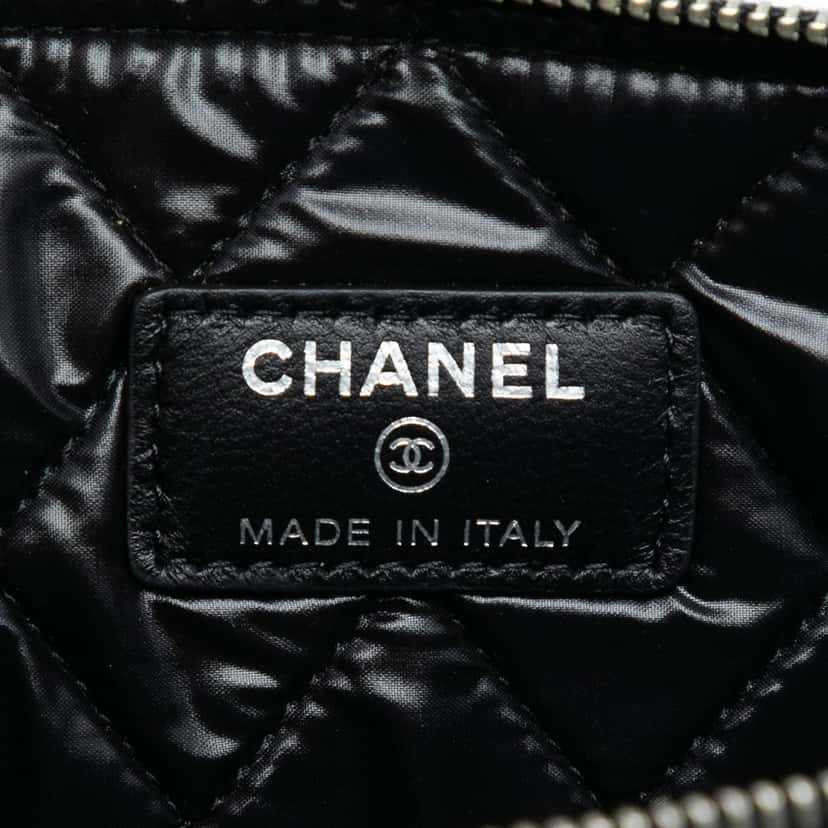 Chanel Medium Quilted Lambskin Boy O Case Clutch Black Leather Very good condition - Box View