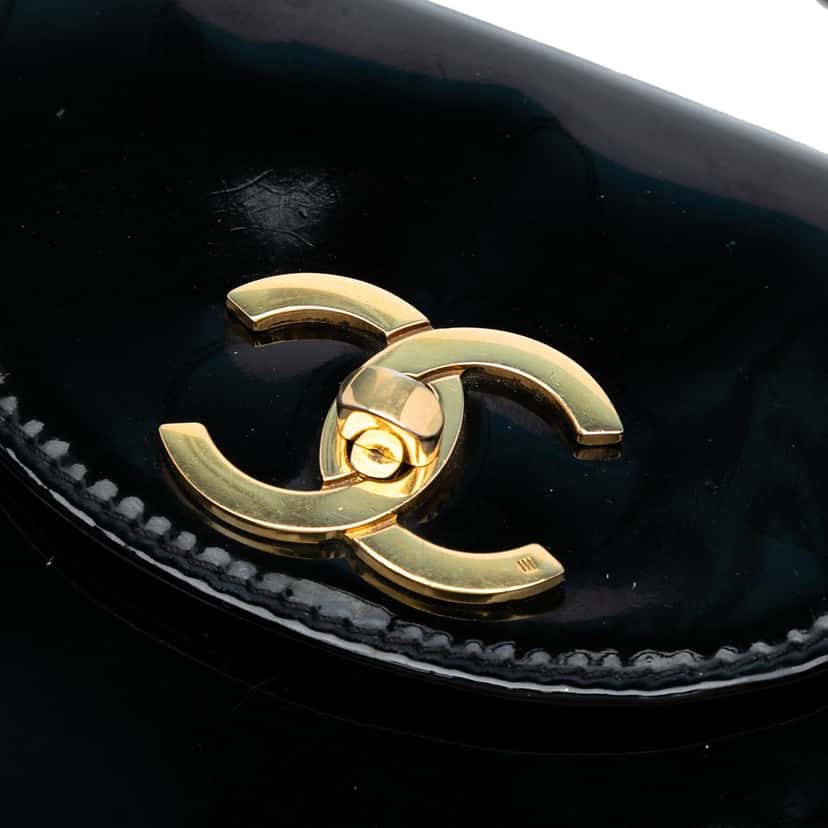 Chanel CC Patent Flap Crossbody Black Leather Very good condition - Box View