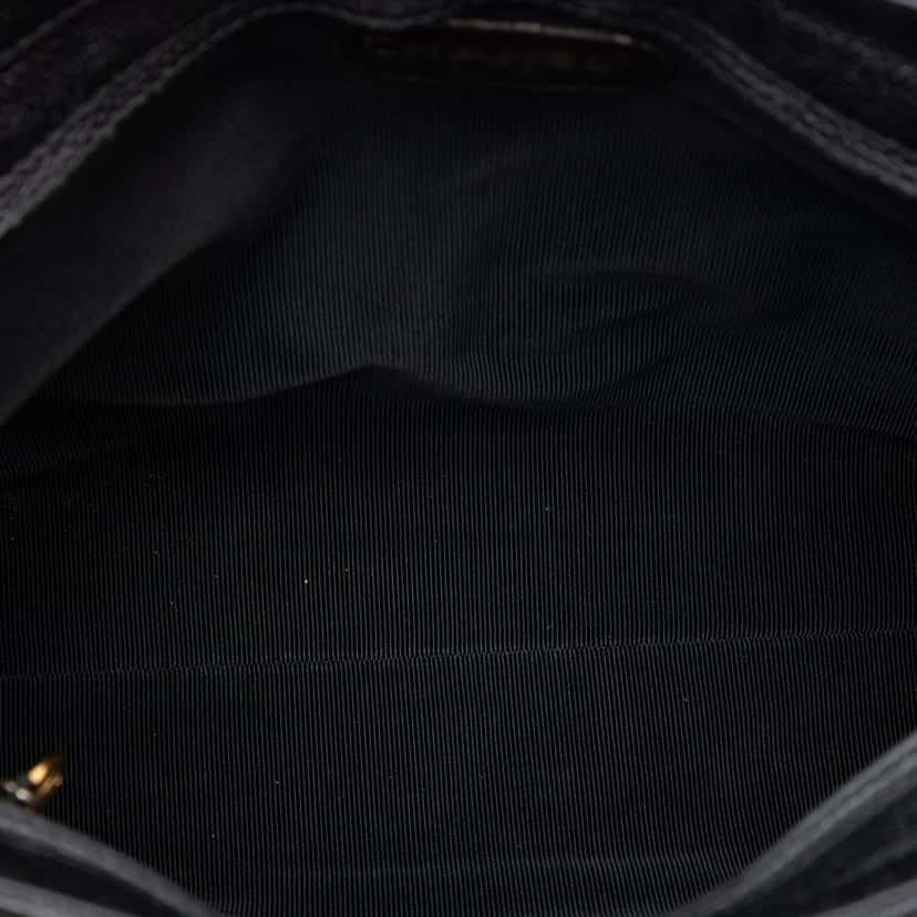 Chanel Triple CC Caviar Tote Black Leather Very good condition - Model View