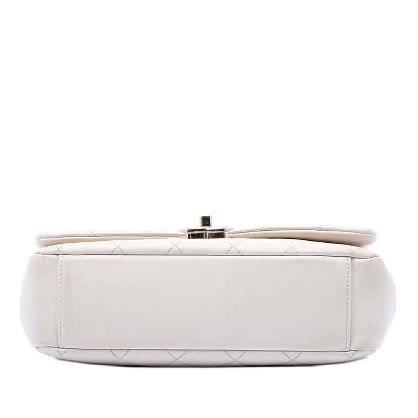 Chanel Large Quilted Lambskin Twist Chain Enamel CC Flap White Leather Very good condition - Inside View