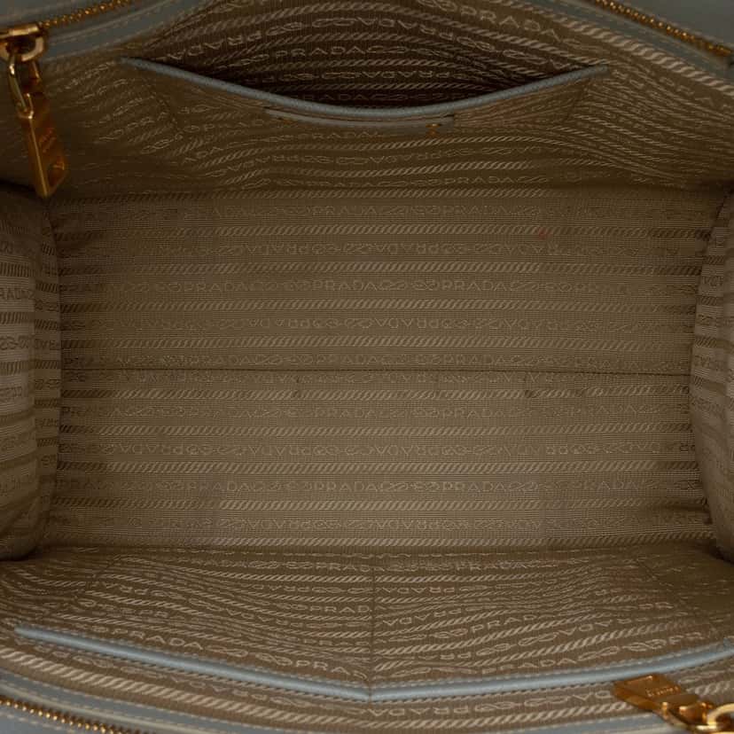 Prada Saffiano Lux Shopping Tote Blue Leather Very good condition - Model View