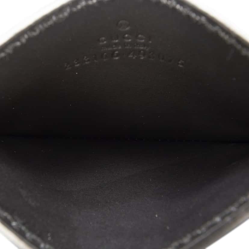 Gucci Guccissima Card Holder Black Leather Never worn, with tag - Model View