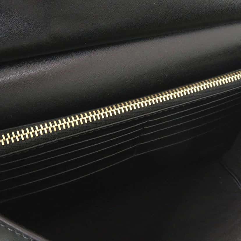 Ferragamo Leather Vara Bow Crossbody Black Leather Very good condition - Model View