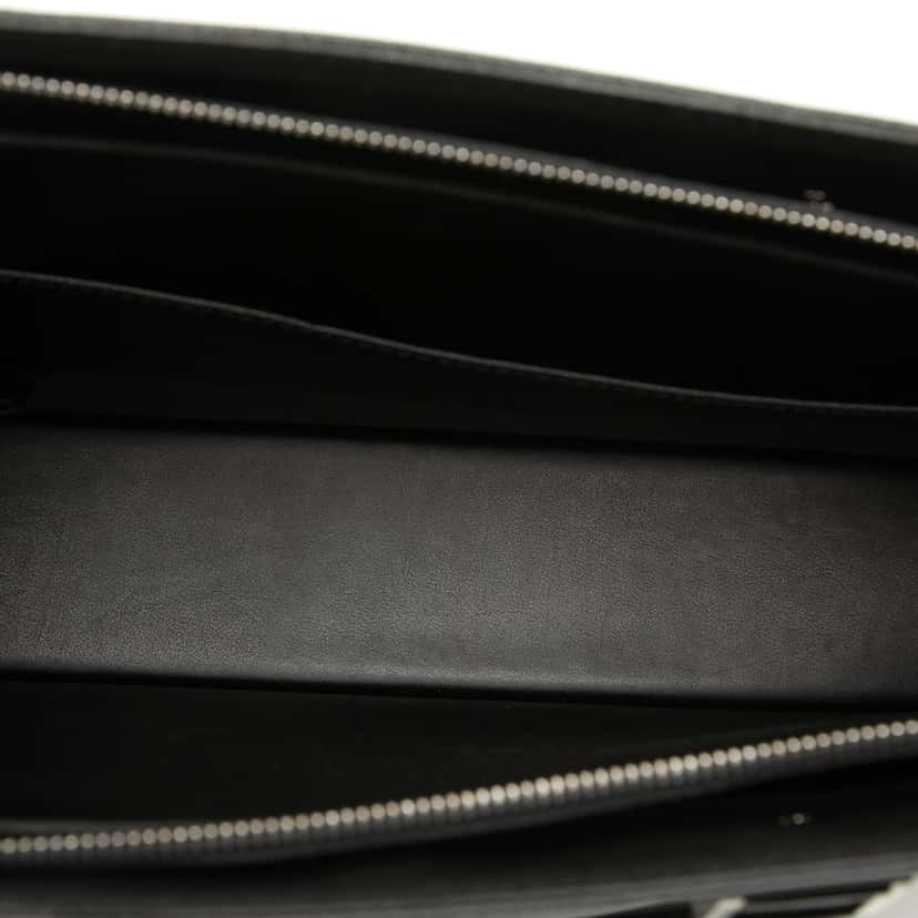 Louis Vuitton Taiga Lozan Black Leather Very good condition - Model View