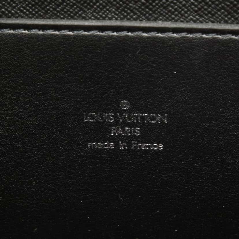 Louis Vuitton Taiga Lozan Black Leather Very good condition - Box View