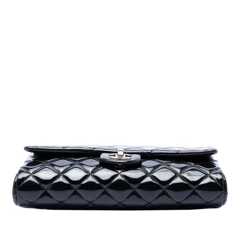 Chanel CC Quilted Patent Clutch With Chain Black Leather Very good condition - Inside View