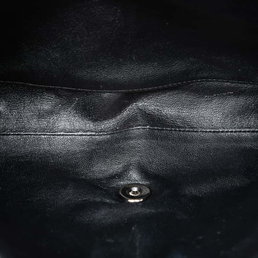 Chanel CC Quilted Patent Clutch With Chain Black Leather Very good condition - Model View