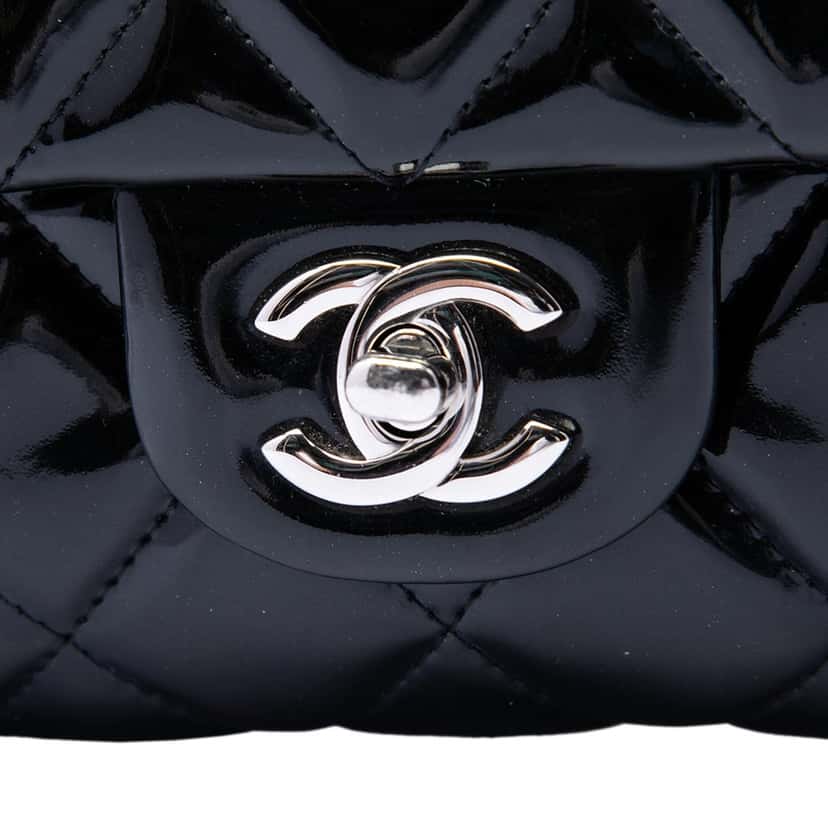 Chanel CC Quilted Patent Clutch With Chain Black Leather Very good condition - Box View